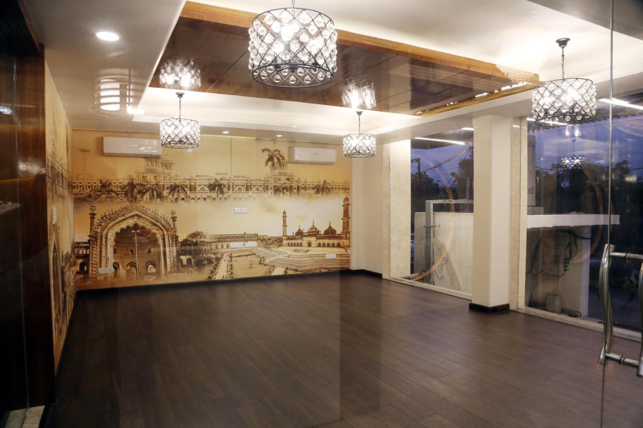 Awadh Inn Noida Exterior foto