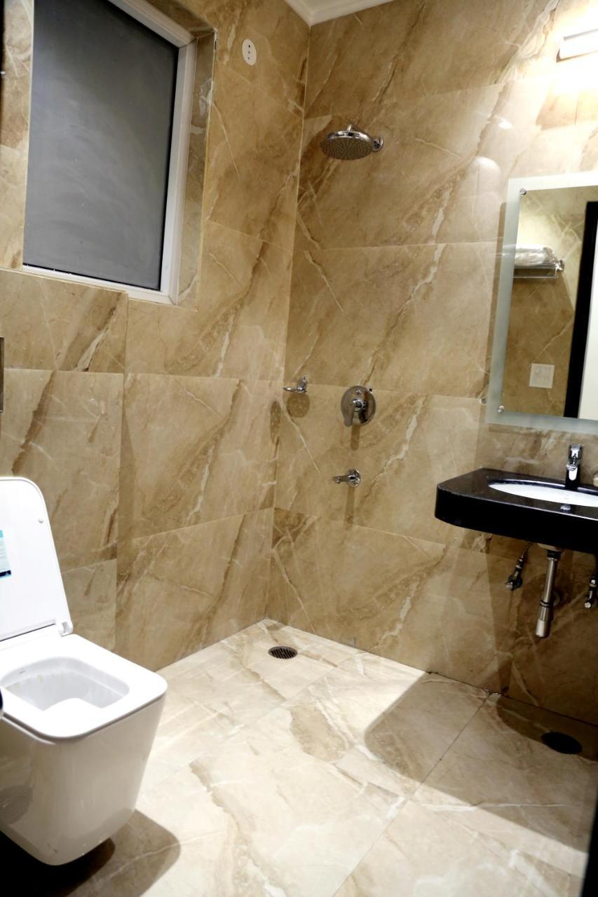 Awadh Inn Noida Exterior foto